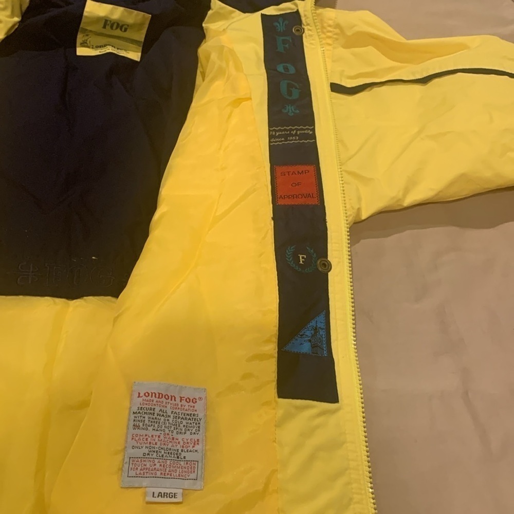 London Fog w/“Stamp of Approval” Yellow & Blue Jacket Size Large - Picture 12 of 16